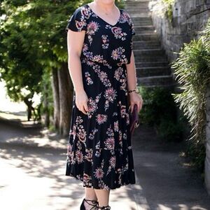 Old Navy Midi Dress M Black Floral Flutter Sleeve Dark Tiered Boho Artsy